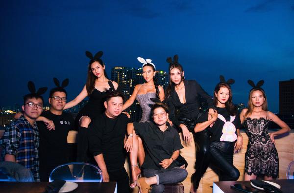 Tường Linh khoe body nóng bỏng, đón tuổi mới bên mẹ và hội bạn mỹ nhân-8