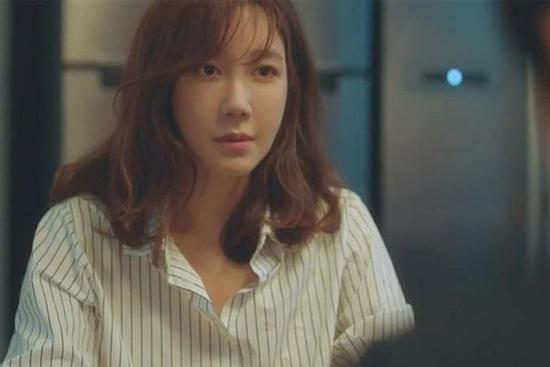 Vừa về đến nhà đã thấy mẹ chồng hí hửng khoe tờ 100k, lý do đằng sau khiến tôi sốc óc hoang mang