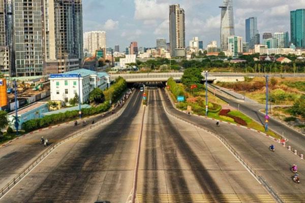 Cháy nhà giữa trung tâm TP.HCM, người dân cuống quýt ôm tài sản tháo chạy-3