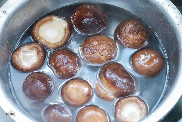 Suốt ngày ăn nấm hương tươi, nhưng chỉ rửa với nước là sai, thêm bước nữa mới sạch-6