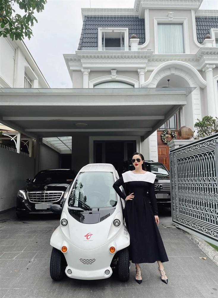 Bóc giá siêu xe đi chợ chồng đại gia tặng Bảo Thy-1