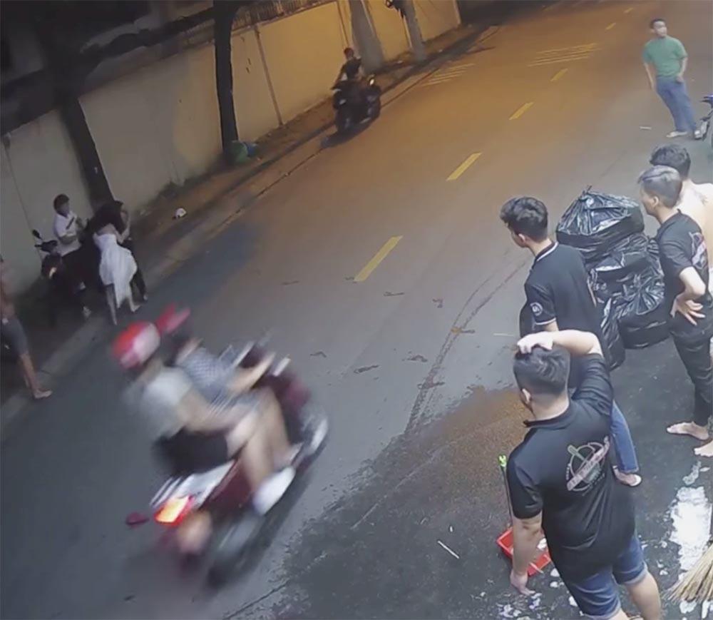 Danh tính kẻ bạo hành vợ đến gẫy răng, vác mã tấu trả đũa người can ngăn ở Sài Gòn-1