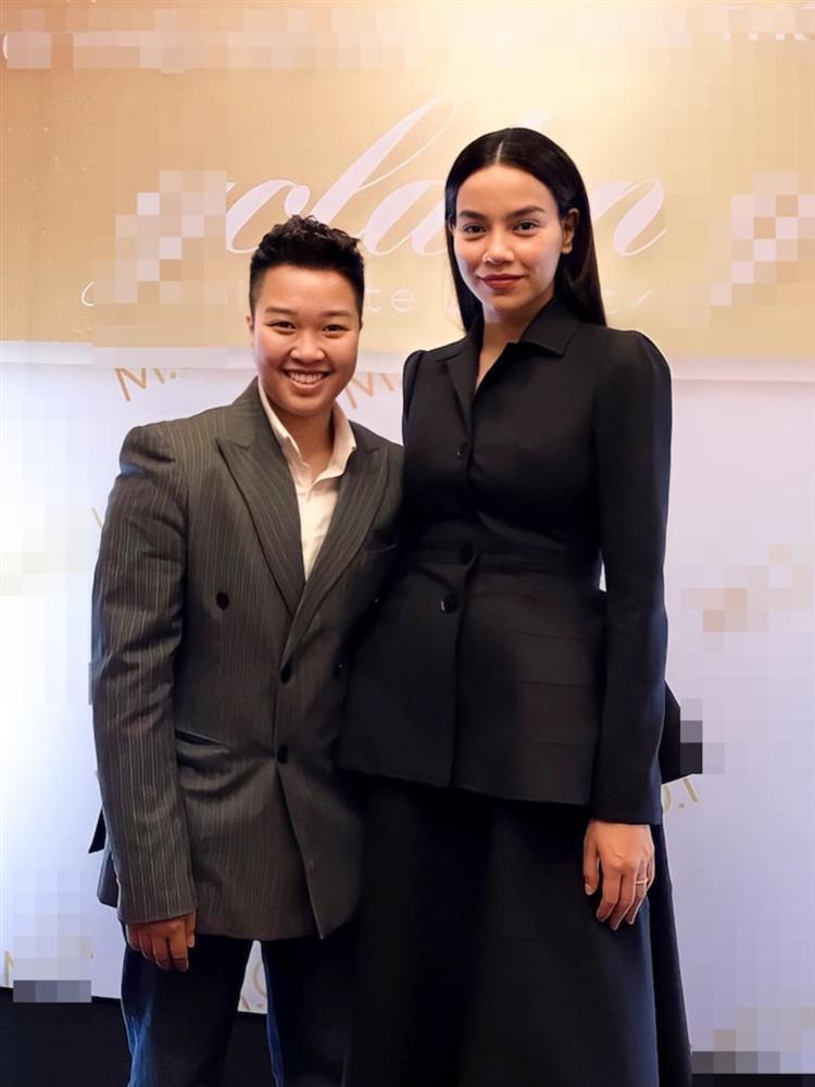 Tiểu xảo thời trang giúp Hà Hồ vừa sinh con vẫn đẹp xuất sắc trên mọi mặt trận-1