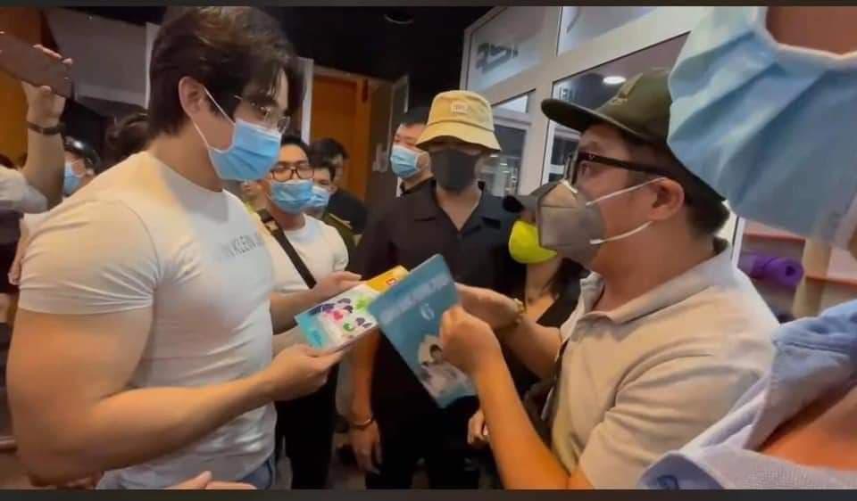 Hoa hậu Diễm Hương phản dame lấy phốt gymer tâng bốc con mình-4