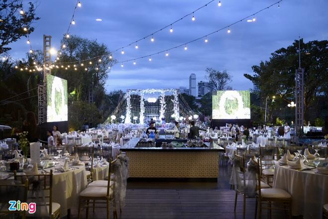 Quý Bình và vợ rạng ngời trong lễ cưới-1