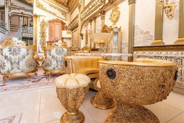 Cận cảnh cung điện vàng núp bóng nhà cấp 4-2