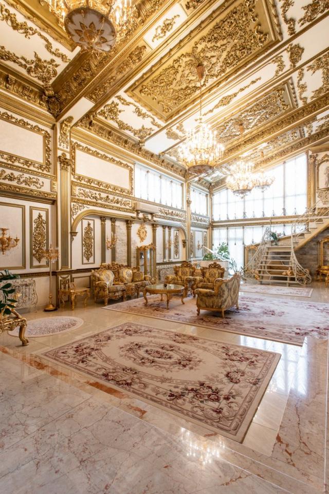 Cận cảnh cung điện vàng núp bóng nhà cấp 4-4