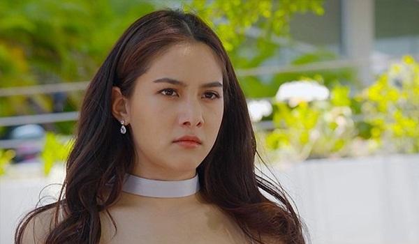 Về lúc 12h đêm thấy vợ đang oằn mình lau dọn 3 tầng nhà, chồng có hành động để đời-1