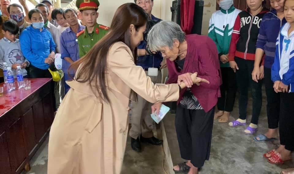Thủy Tiên ra miền Trung từ thiện đợt 4, tự bỏ hơn 1 tỷ hỗ trợ người dân vùng lũ-2