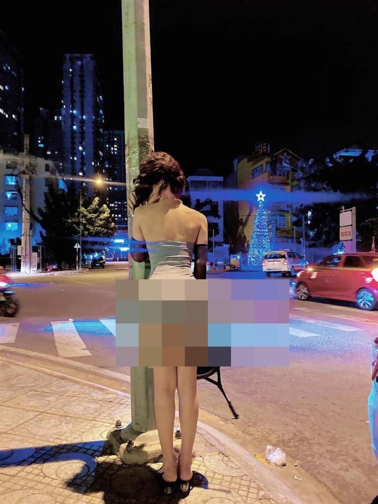 Hiện tượng mạng Trần Đức Bo uốn éo, tạo dáng lộ vòng 3 cực phản cảm giữa đường-3