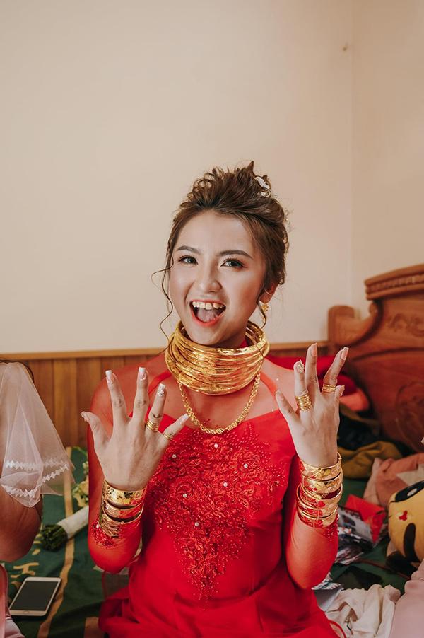 Cô dâu Ninh Thuận gây sốt được trao 14 cây vàng cùng của hồi môn hơn 5 tỷ-1