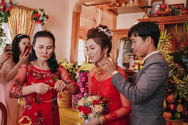 Cô dâu Ninh Thuận gây sốt được trao 14 cây vàng cùng của hồi môn hơn 5 tỷ-4