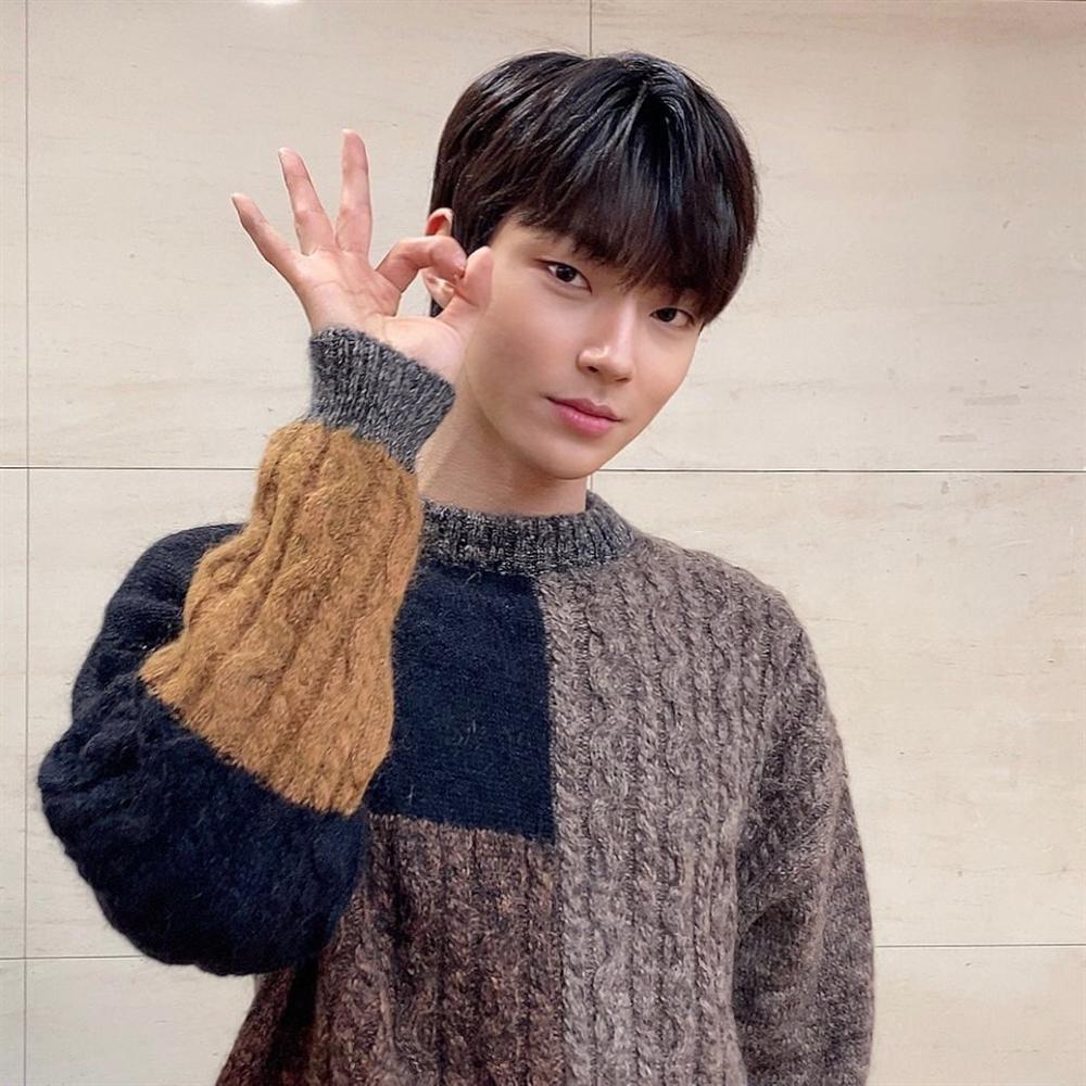 Visual trái ngược của 2 mỹ nam phim True Beauty-7