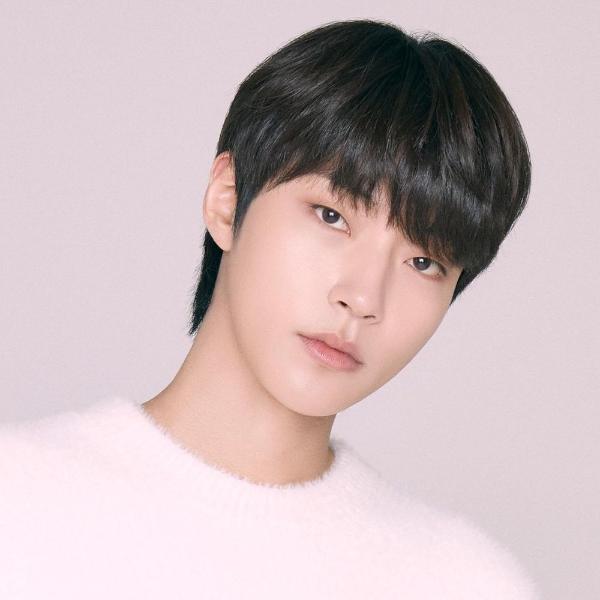 Visual trái ngược của 2 mỹ nam phim True Beauty-9