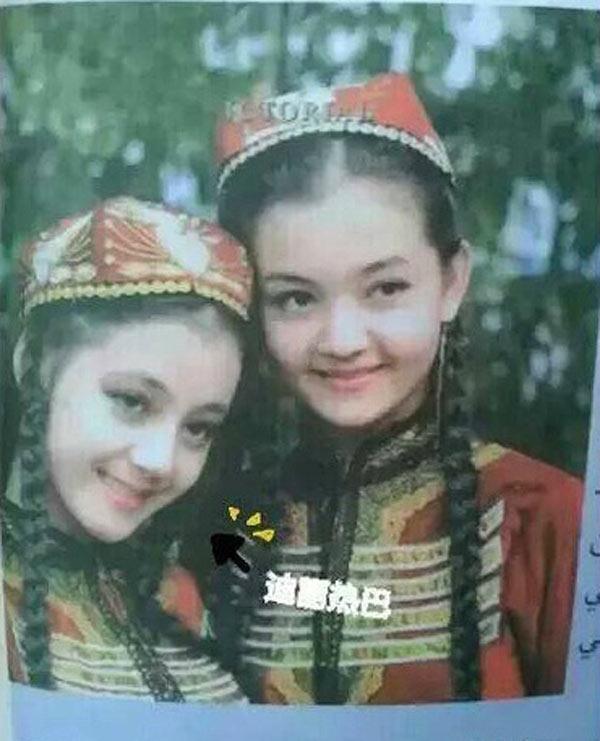 Ảnh thuở nhỏ của Địch Lệ Nhiệt Ba cực phẩm cỡ này mà cô vẫn khiêm tốn nhận xấu-4