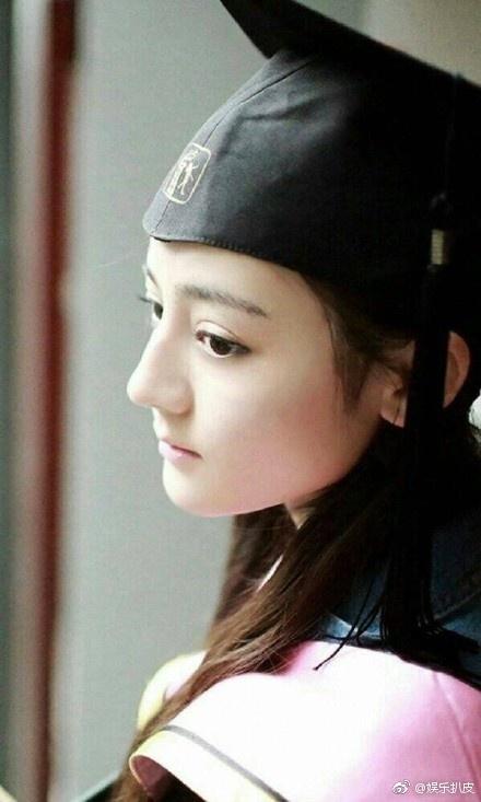 Ảnh thuở nhỏ của Địch Lệ Nhiệt Ba cực phẩm cỡ này mà cô vẫn khiêm tốn nhận xấu-8