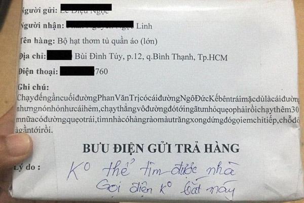 Shipper ngồi khóc giữa đường vì bị lừa tai nghe tiền triệu-5