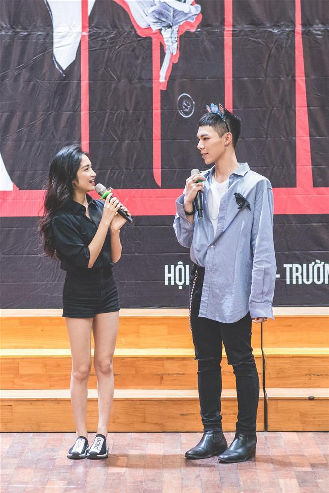 Loạt ảnh toàn thân để lộ rõ chiều cao 1m55 của Hòa Minzy-11