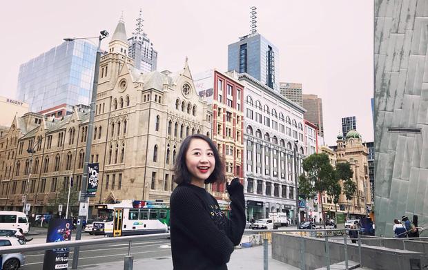 Xót xa nữ tiếp viên bị tài xế Mercedes đâm thiệt hại 79% sức khỏe chống nạng đến tòa-5