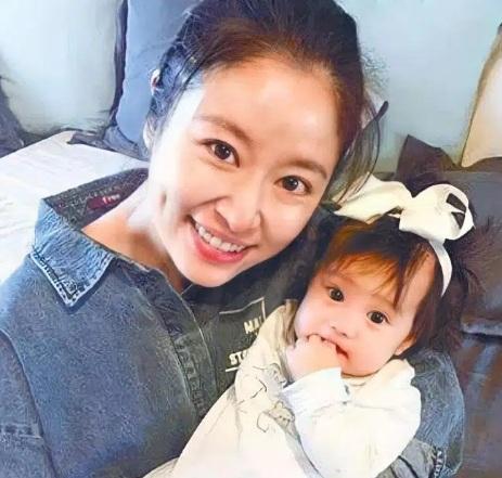 Lâm Tâm Như khoe bát ăn cơm của con gái khiến dư luận sợ toát mồ hôi hột, khuyên cô xem lại cách nuôi dạy-1