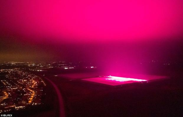 Bầu trời Thụy Điển bất ngờ chuyển sang màu tím lạ-5