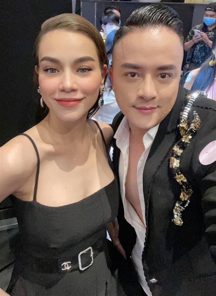 Gương mặt Hồ Ngọc Hà méo xệch trong bức hình selfie-1