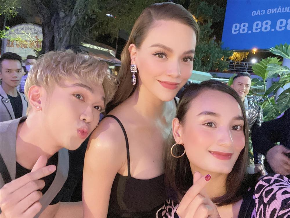 Gương mặt Hồ Ngọc Hà méo xệch trong bức hình selfie-2