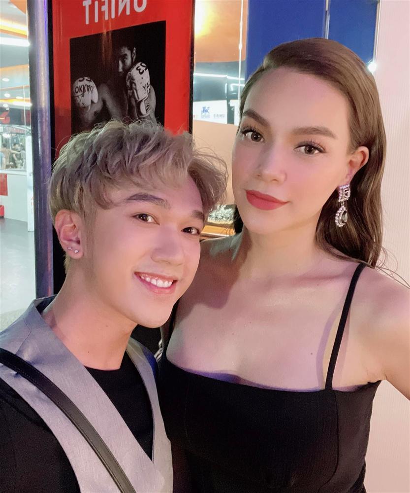 Gương mặt Hồ Ngọc Hà méo xệch trong bức hình selfie-3