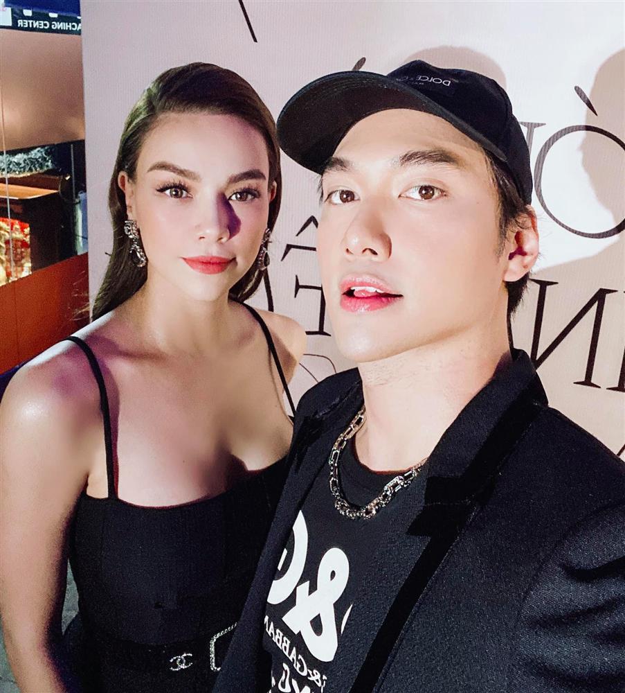 Gương mặt Hồ Ngọc Hà méo xệch trong bức hình selfie-4