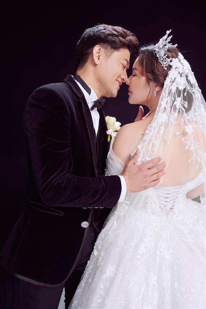 Vợ đại gia hé lộ ảnh cưới studio nét căng với Quý Bình-1