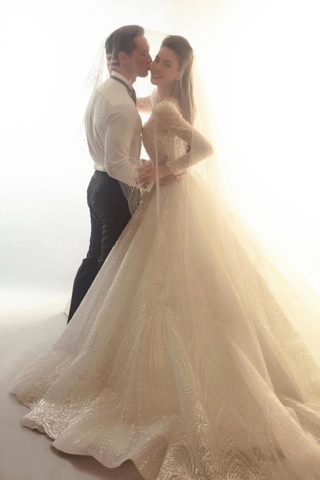 Ông bố nóng bỏng nhất năm gọi tên Kim Lý: Chăm con nhưng liên tục khoe body-11