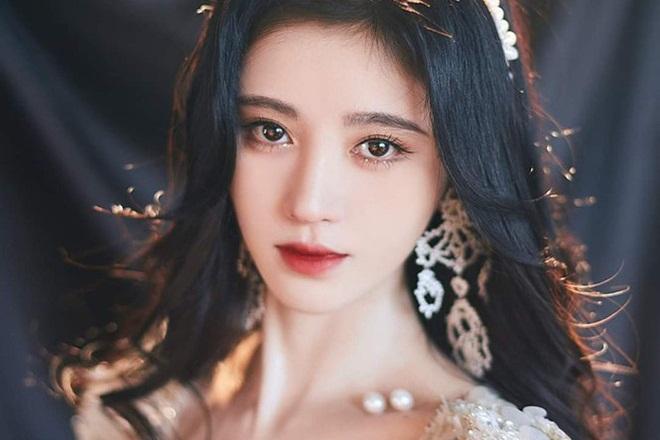 Sau Cúc Tịnh Y, mỹ nhân Hữu Phỉ lại diễn cảnh bắt cóc như đang ăn bánh quy-3