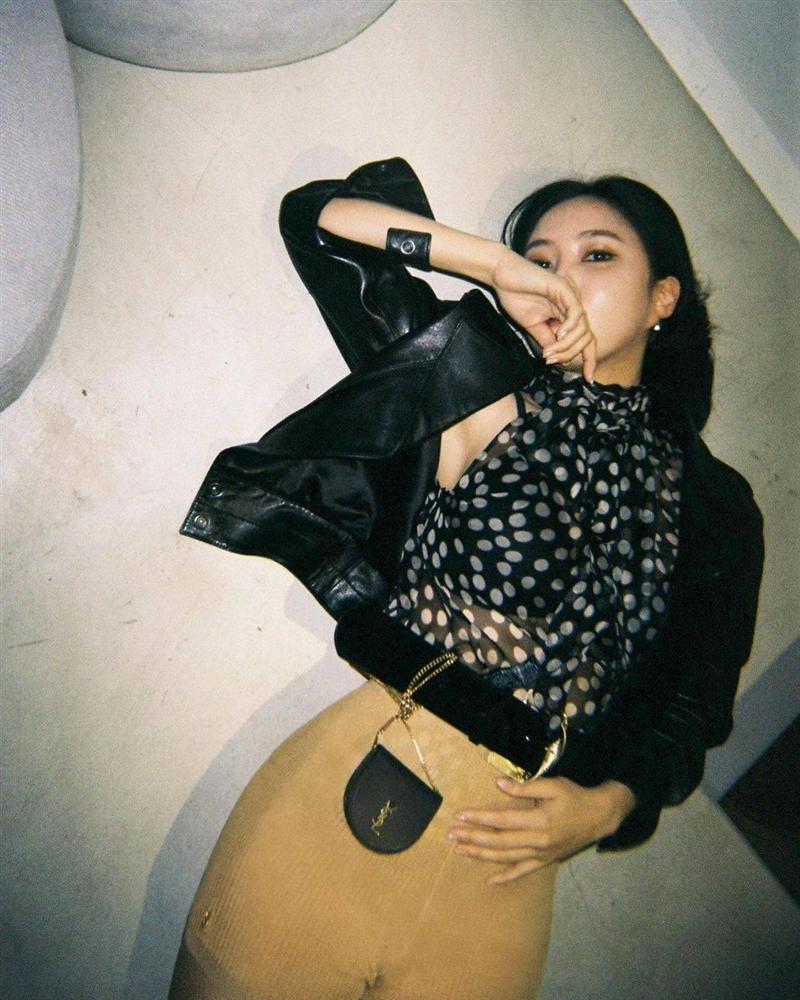 Cứ ngỡ BLACKPINK Rosé diện đồ YSL đã xịn, ai ngờ Hyomin (T-ara) đỉnh không kém-13