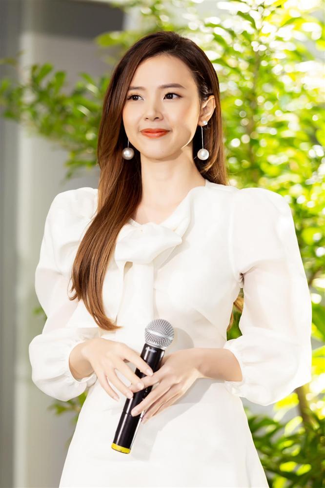 Lộ ảnh Midu ngồi xe trai giấu mặt, diễn viên Anh Đức và MC Anh Huy bị réo tên-6
