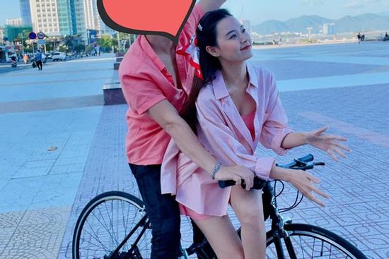 Lộ ảnh Midu ngồi xe trai giấu mặt, diễn viên Anh Đức và MC Anh Huy bị réo tên