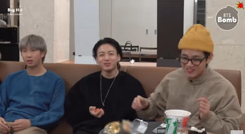 To gấp đôi V nhưng Jungkook vẫn bị bắt nạt chỉ vì quả trứng với ly mỳ-3