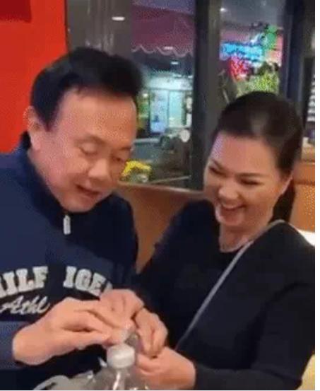 Clip cuối cùng của nghệ sĩ Chí Tài bên bà xã Phương Loan: Xem mà xót xa!-1