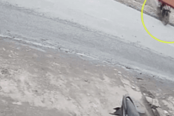 Clip: Cú đánh lái tử thần đoạt mạng người đàn ông trong tích tắc-1