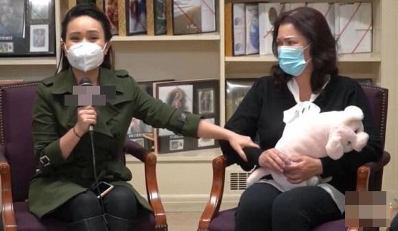 Bà xã cố nghệ sĩ Chí Tài khóc nghẹn, tay giữ chặt món quà chồng tặng lúc sinh thời-4