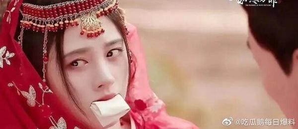 Sau Cúc Tịnh Y, mỹ nhân Hữu Phỉ lại diễn cảnh bắt cóc như đang ăn bánh quy-2