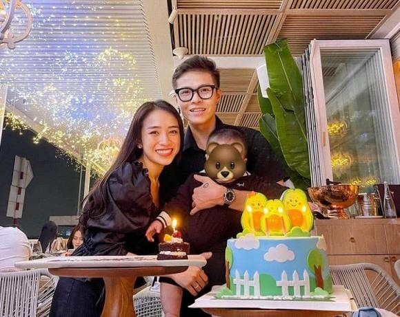 Khoe ảnh cả nhà cùng vui, ái nữ Minh Nhựa vẫn quyết tâm che mặt con trai-2