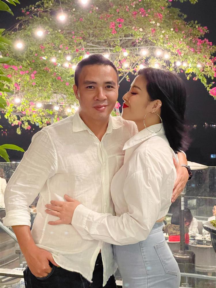MC Hoàng Linh khoe chụp ảnh cưới sau 5 năm chung nhà với quay phim VTV-3