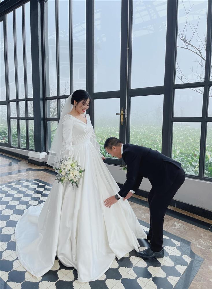MC Hoàng Linh khoe chụp ảnh cưới sau 5 năm chung nhà với quay phim VTV-2