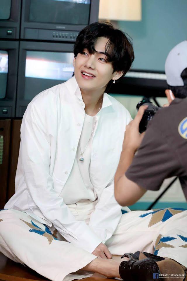 V BTS ngỏ lời hẹn hò với fan vì lý do đặc biệt-1