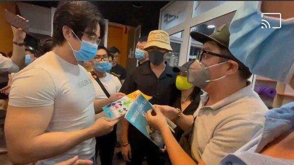 Nghe Cát Phượng nhắc nhở mình, NSND Việt Anh: Anh có sai với em?-1