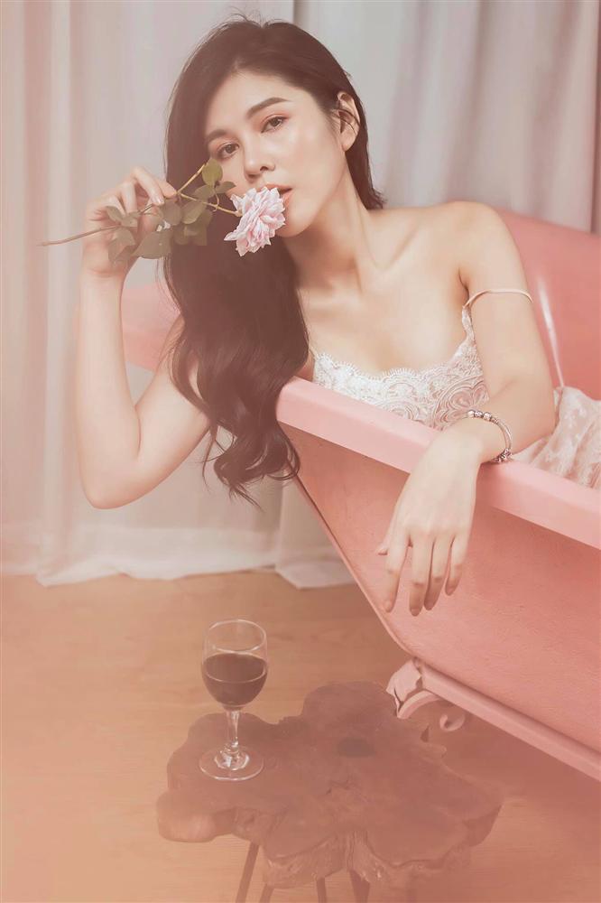 Nhan sắc MC Thu Hoài trong ngày làm cô dâu có giống như khi lên truyền hình?-9