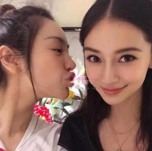 Nữ trợ lý của Huỳnh Hiểu Minh gây bão: Body bốc lửa hơn cả Angela Baby-2