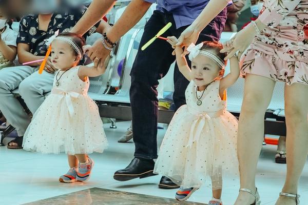 Trúc Nhi - Diệu Nhi sau 4 năm tách rời: Cả hai đều đi học, hoàn toàn khỏe mạnh, chạy nhảy nô đùa-5