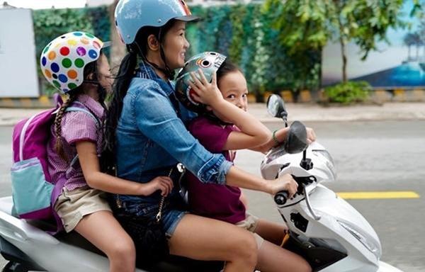 Phục tài biến hình với phong cách đối lập của loạt sao Việt khi dự thảm đỏ và lúc đưa con đi học-4