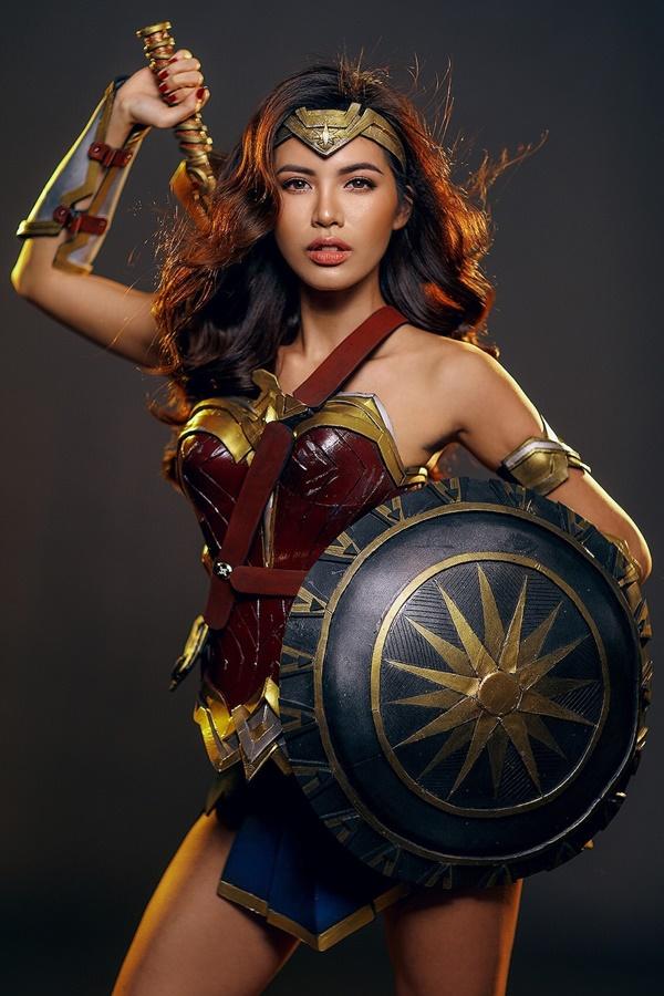 Mỹ nhân Việt cosplay Wonder Woman: Minh Tú - Diệp Lâm Anh đẹp đến mấy vẫn thua HHen Niê-1